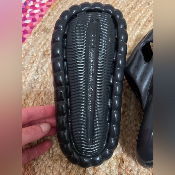 Boys size 3 worn twice - Picture 2 of 2